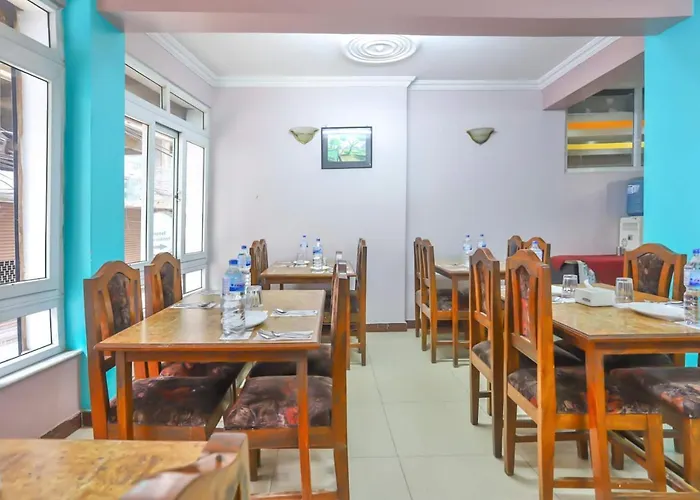 Hotel Oyo 552 President 3*